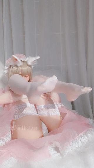 公翁和我在厨房猛烈进出视频_HD免费观看视频