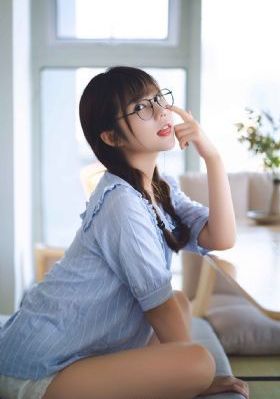 一遍亲上面一面膜免费_超清高清完整版播放