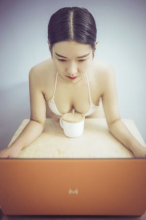 办公室脚交视频在线观看_蓝光免费观看最新