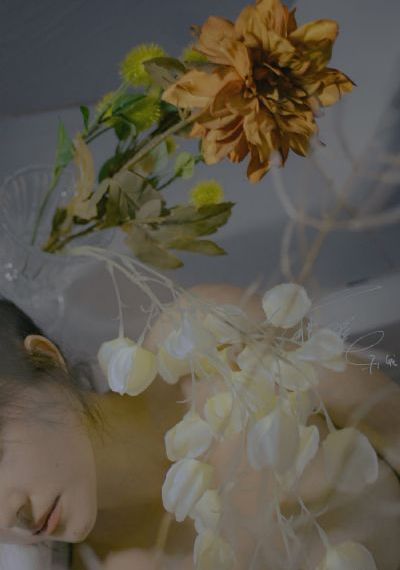 缇庡コ鑴别煈欓湶鍑吼煇昏嚜宸辩埥_HD在线观看高清