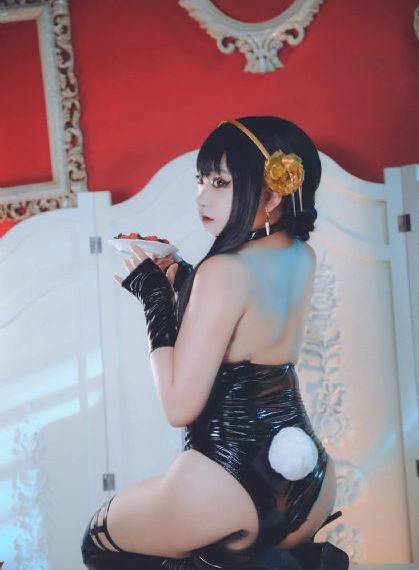 穿丝袜的女社长电影_1080视频大全